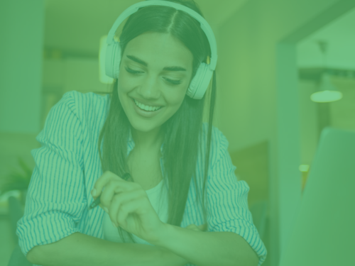EGR Blog - 3 Engagement Strategies to Boost B2B Marketing & Increase ROI - adult professional woman using a laptop to complete a learning course
