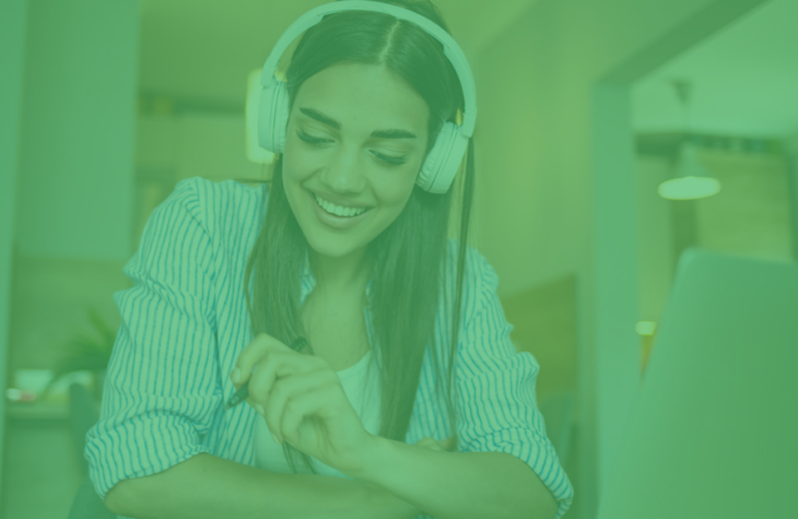 EGR Blog - 3 Engagement Strategies to Boost B2B Marketing & Increase ROI - adult professional woman using a laptop to complete a learning course