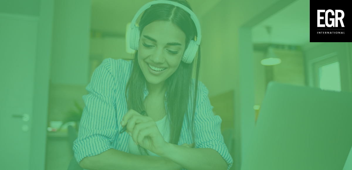 EGR Blog - 3 Engagement Strategies to Boost B2B Marketing & Increase ROI - adult professional woman using a laptop to complete a learning course